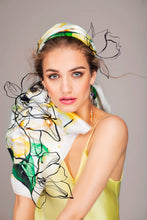 Načíst obrázek do prohlížeče Galerie, HEDVÁBNÝ ŠÁTEK - FLOWERS &amp; FEMINITY
